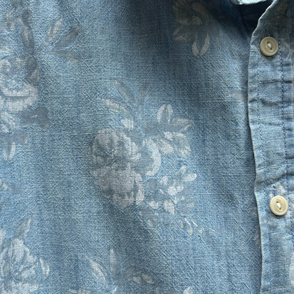 Old Navy Everyday Shirt Regular Fit Light Blue Denim with Floral Print Sz XL - Picture 3 of 7